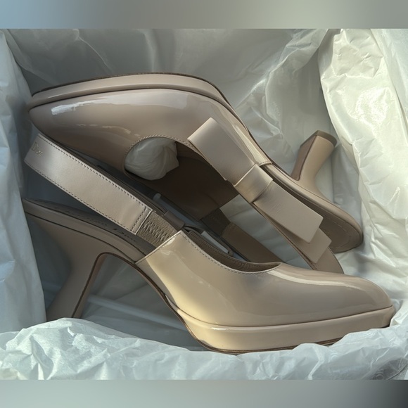 Christian Dior - Picture 1 of 3